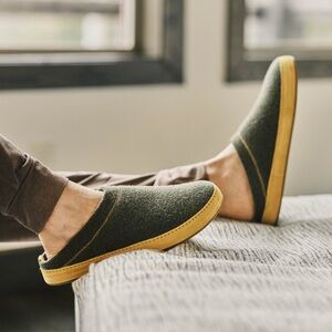 OLUKAI Men's Cozy Wool Slippers - Olive and Mustard - Hãmani Hulu Wool‎ Mule